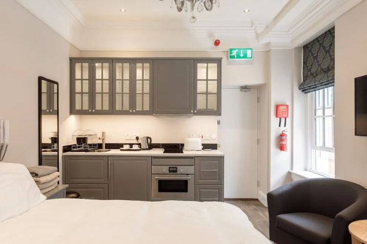 Molloy's Apartments