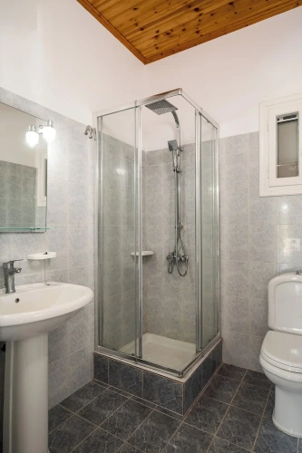 2 Bedrooms Apartment with courtyard view