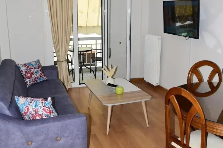 Apartment With Stunning Views - Sleeps 3 & Parking