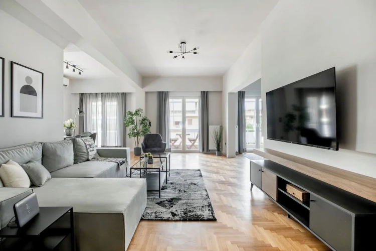 2 Bedrooms Luxury Apartment with balcony and with city view