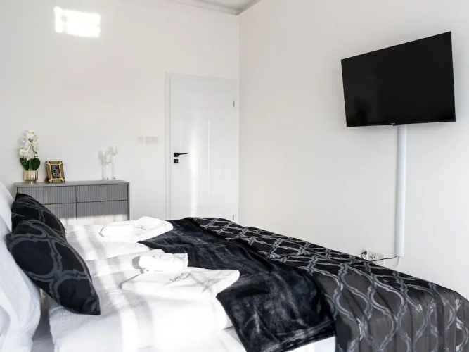 Apartment by Dziwna River With Pool Access