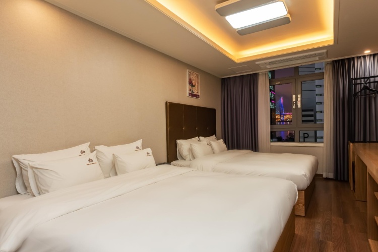 Deluxe Double Family room with harbour view