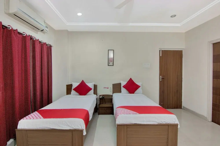 OYO 20009 SilverKey Gachibowli