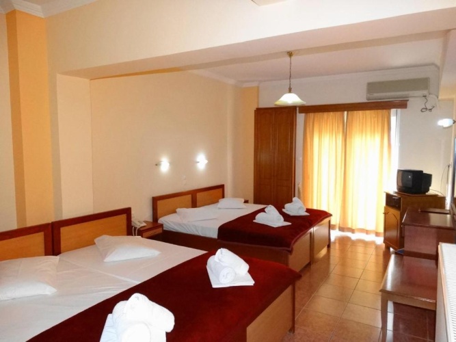 Standard Triple room