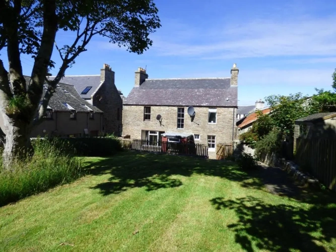 3 Bedrooms Cottage