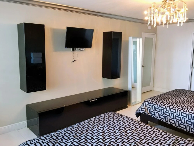 Alexander 604 3 Bedroom Apts by RedAwning