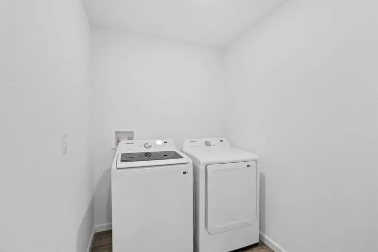 Springhill Retreat! 3 Bed, 2 Bath!