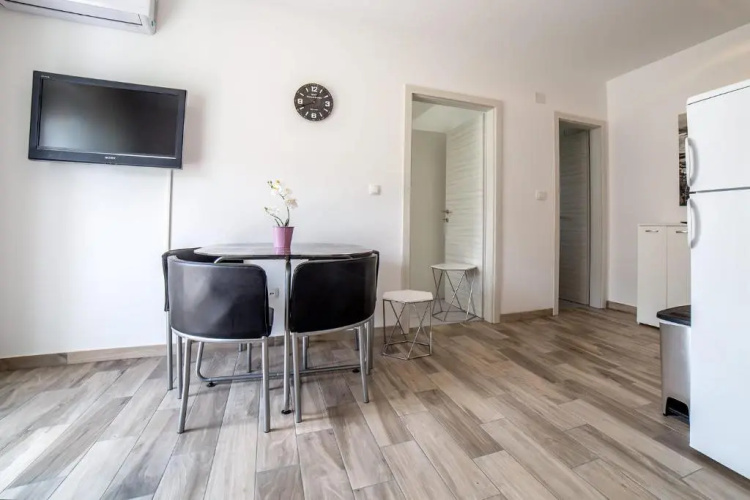 Studio Apartman Nina