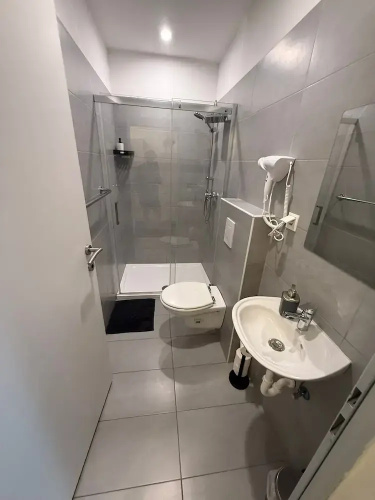 Chic 1BR Apt Steps from Schönbrunn