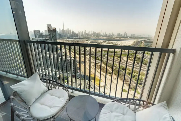 PVH - Stylish 1BR with Study - The Crest