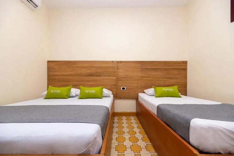 Standard Triple room