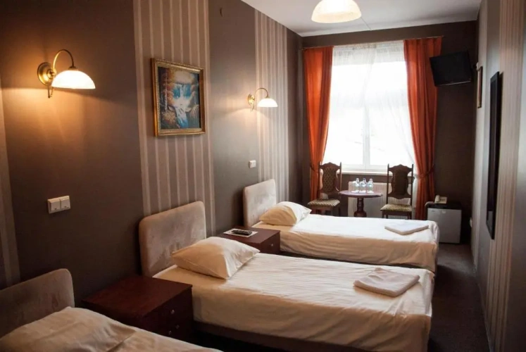 Standard Triple room