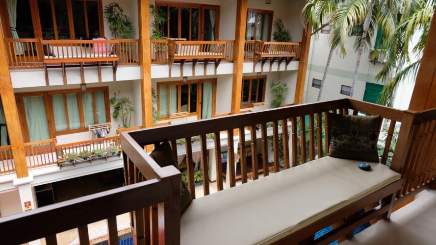 Superior room with pool view