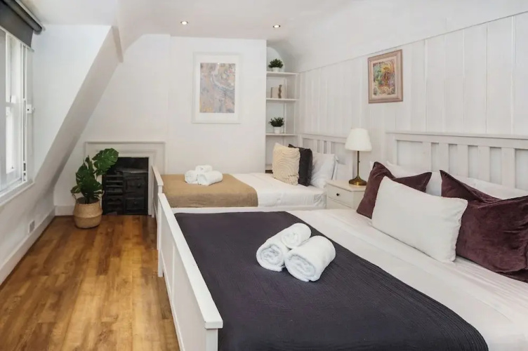 Spacious 3BR 2BA Flat in Central Soho