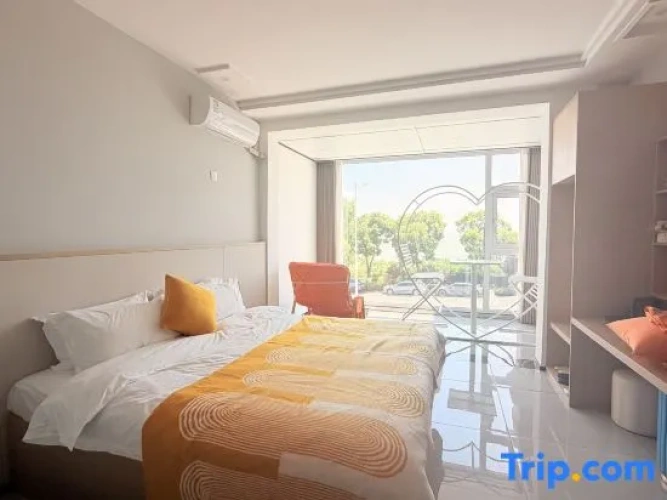 4 Bedrooms Villa with lake view