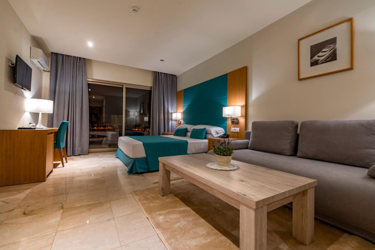 Suites Hotel Omeya