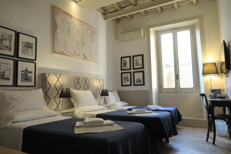 Standard Triple room