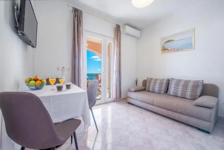 1 Bedroom Apartment with balcony and with sea view