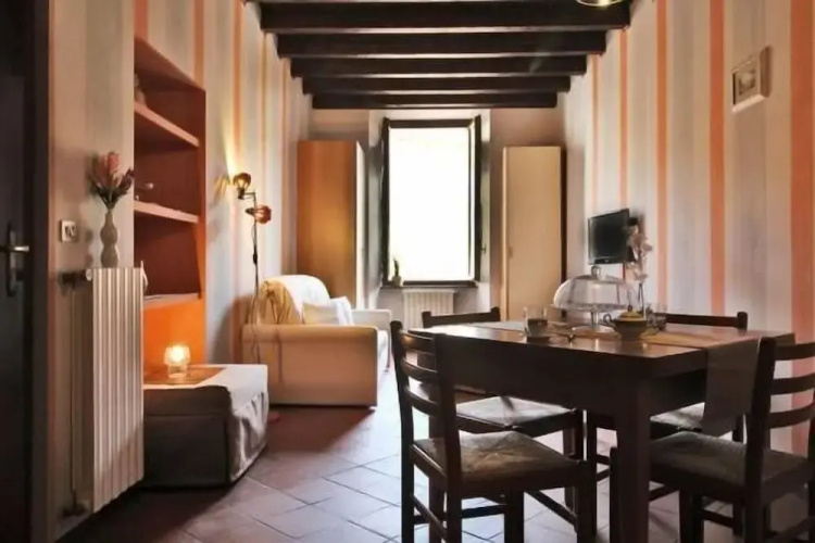 Comfortable Apartment Cavour Square
