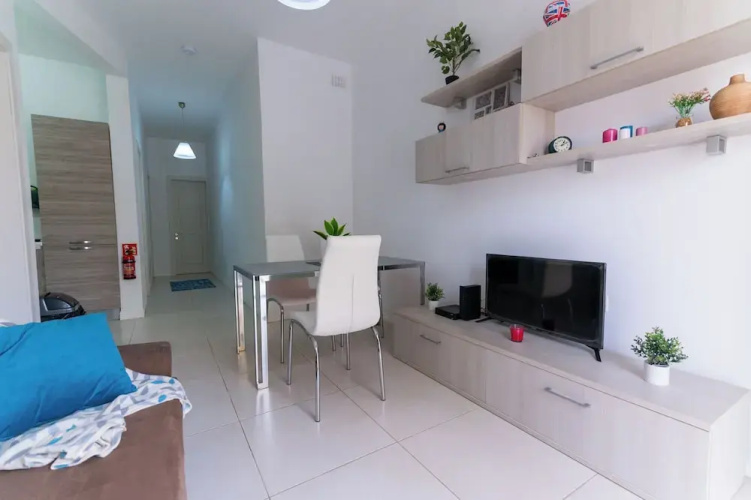 Seaside Cosy Maisonette- 2 mins from sea