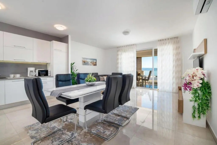 Sea view apartment EMA