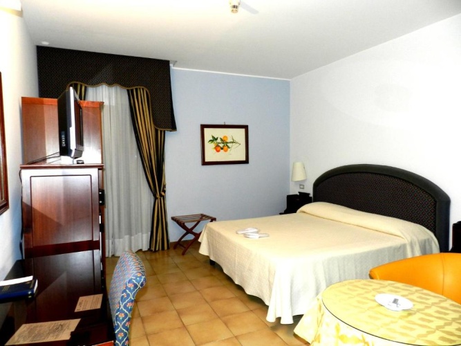 Standard Triple room