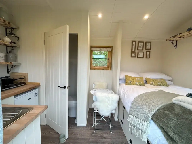 Coombe Valley Shepherd's Hut