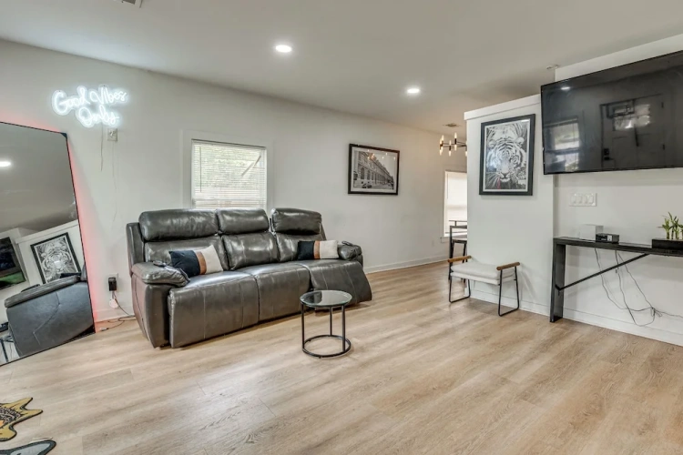 4 Bedrooms Cottage
