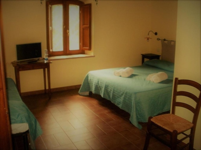 Standard Triple room