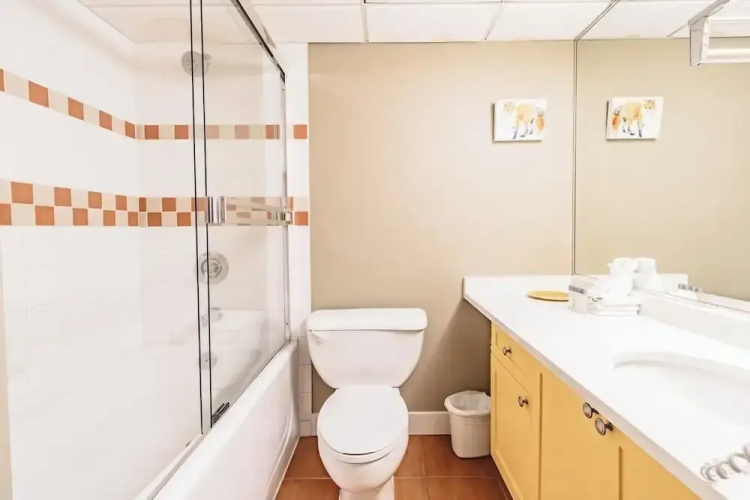 Spacious One Bedroom Suite 406