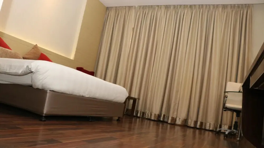 Hotel Lakhdatar