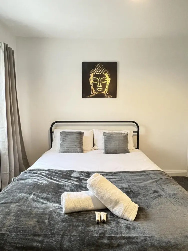 Remarkable 2-bed House in Rochester