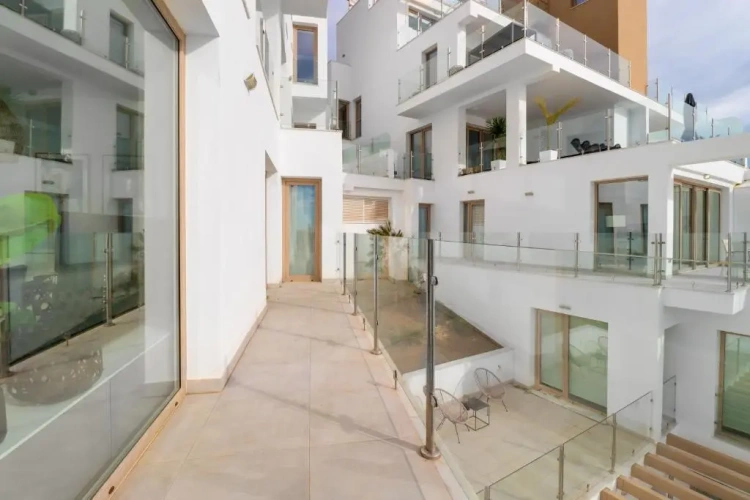 2 Bedrooms Apartment
