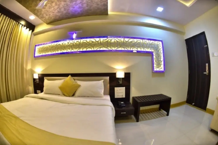 Hotel Times Square by FabHotels