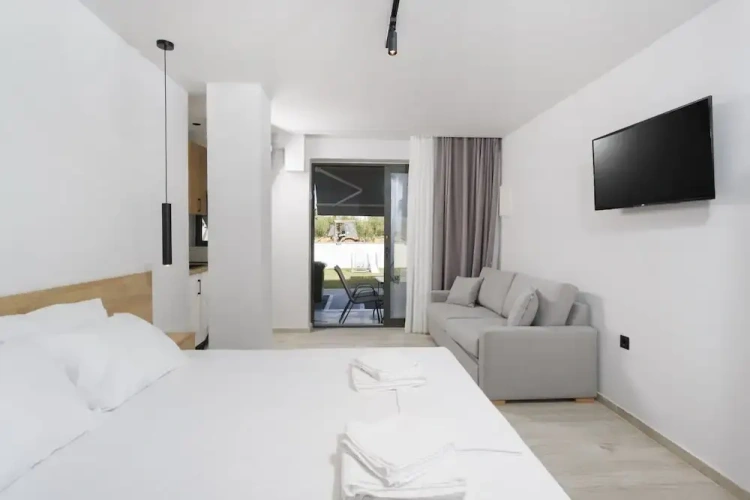 Deluxe Basement room with balcony