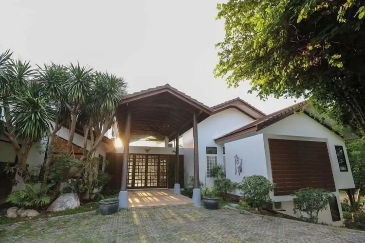4 Bedrooms Villa with pool view