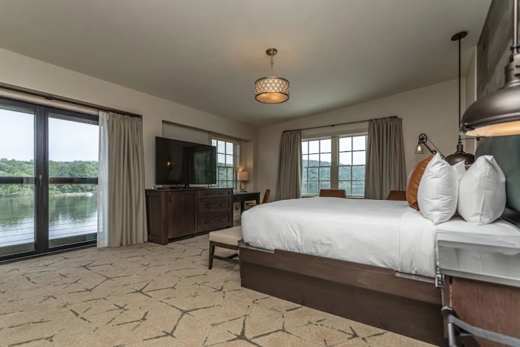 Executive Suite with river view