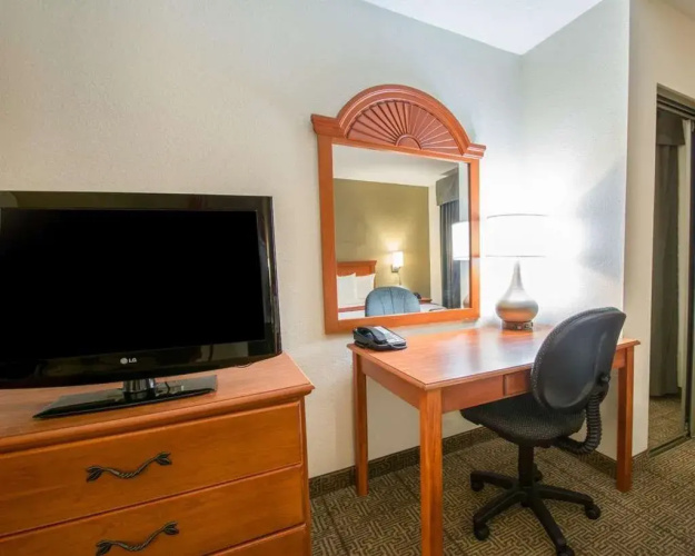Comfort Suites