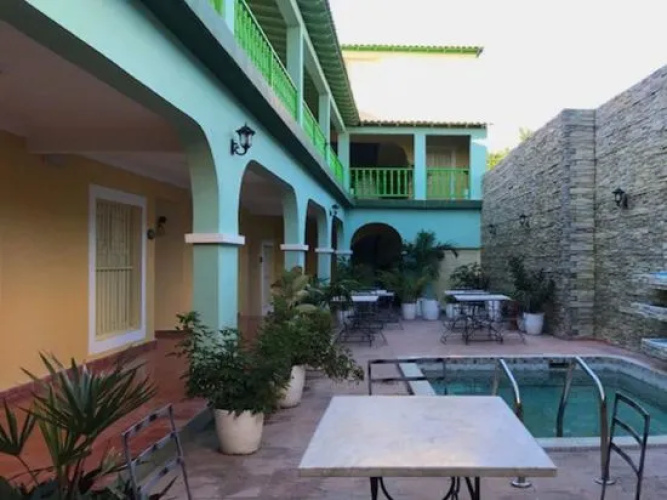 Hotel E La Calesa