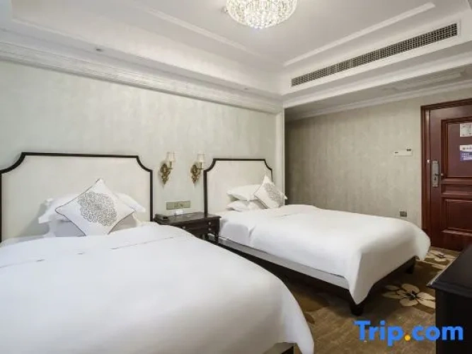 Quadruple Family Suite