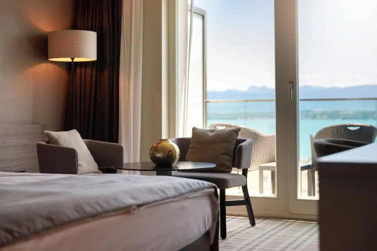 Junior Suite with balcony and with lake view