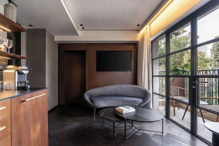 Junior Suite with balcony and with city view