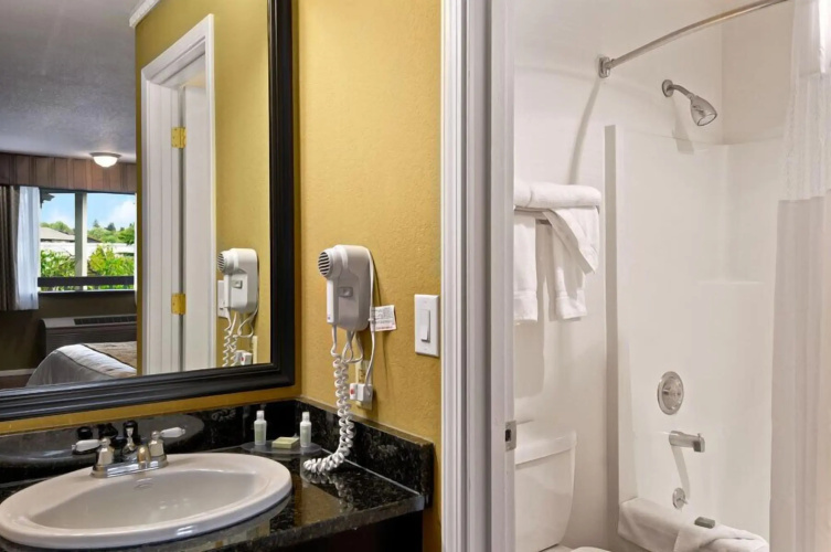 Quality Inn & Suites photo 9