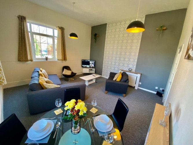2 Bedrooms Apartment