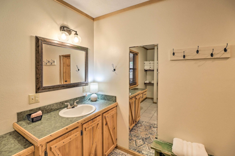 Piney Bluff Retreat With Mountain Views!