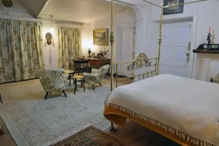 Chapslee Hotel