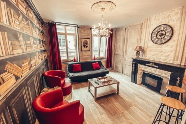 2 Bedrooms Apartment