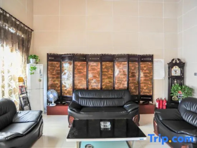 Xuancheng Jingxian Hehuatang Business Inn