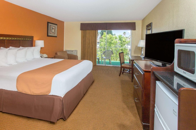 Standard Double room with garden view
