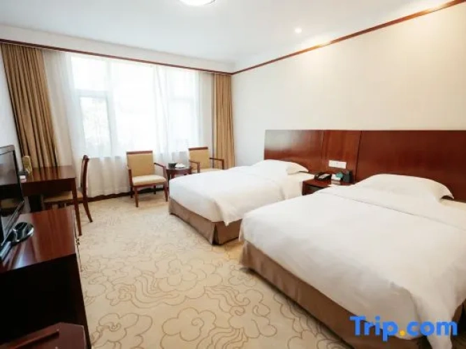 Standard Twin room with garden view